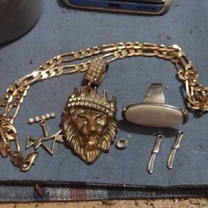 Golden Ice King 👑 Lion Pendant Necklace+Golden Cuban Link Necklace with Bonuses